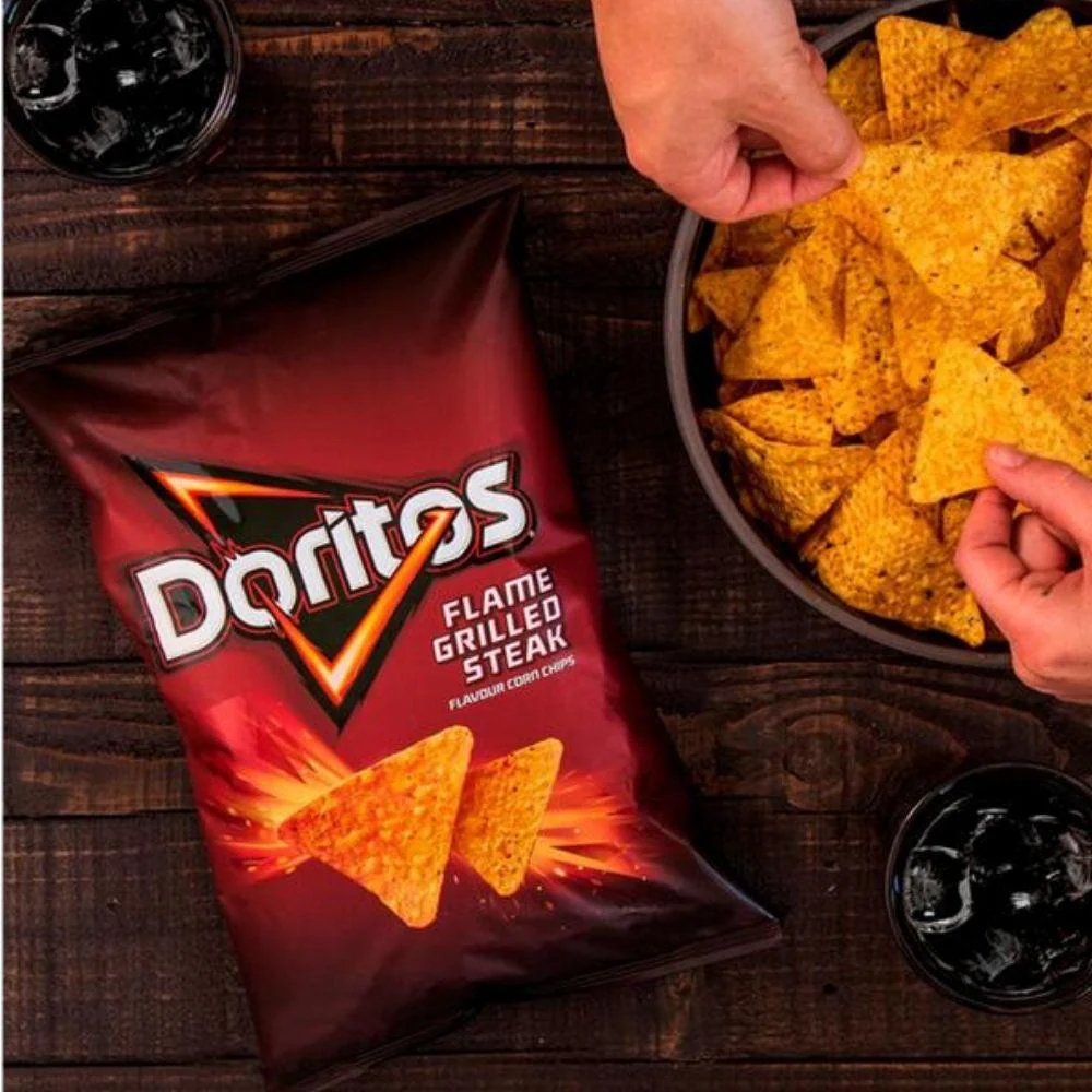 Doritos Flame Grilled Steak, nachos al sapore di bistecca arrostita da 150g - Image 2