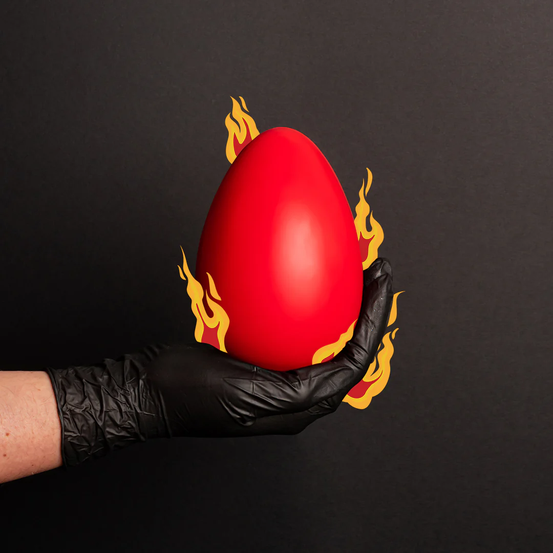 American Uncle The Hot Egg Challenge, uovo di cioccolato piccante al Carolina Reaper da 150g - Image 2