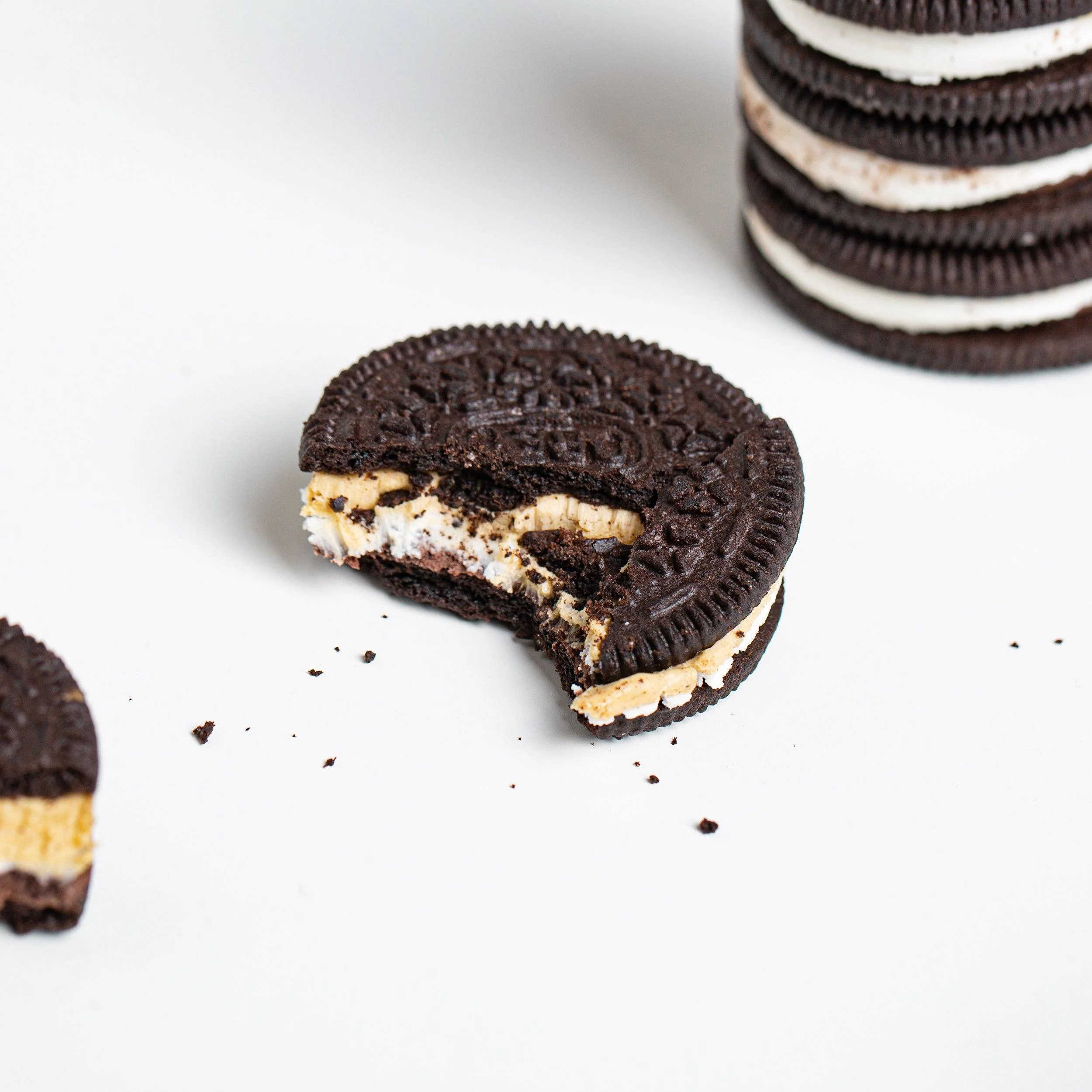 Oreo Brookie-o Limited Edition, biscotti con tre strati di crema da 374g - Image 3