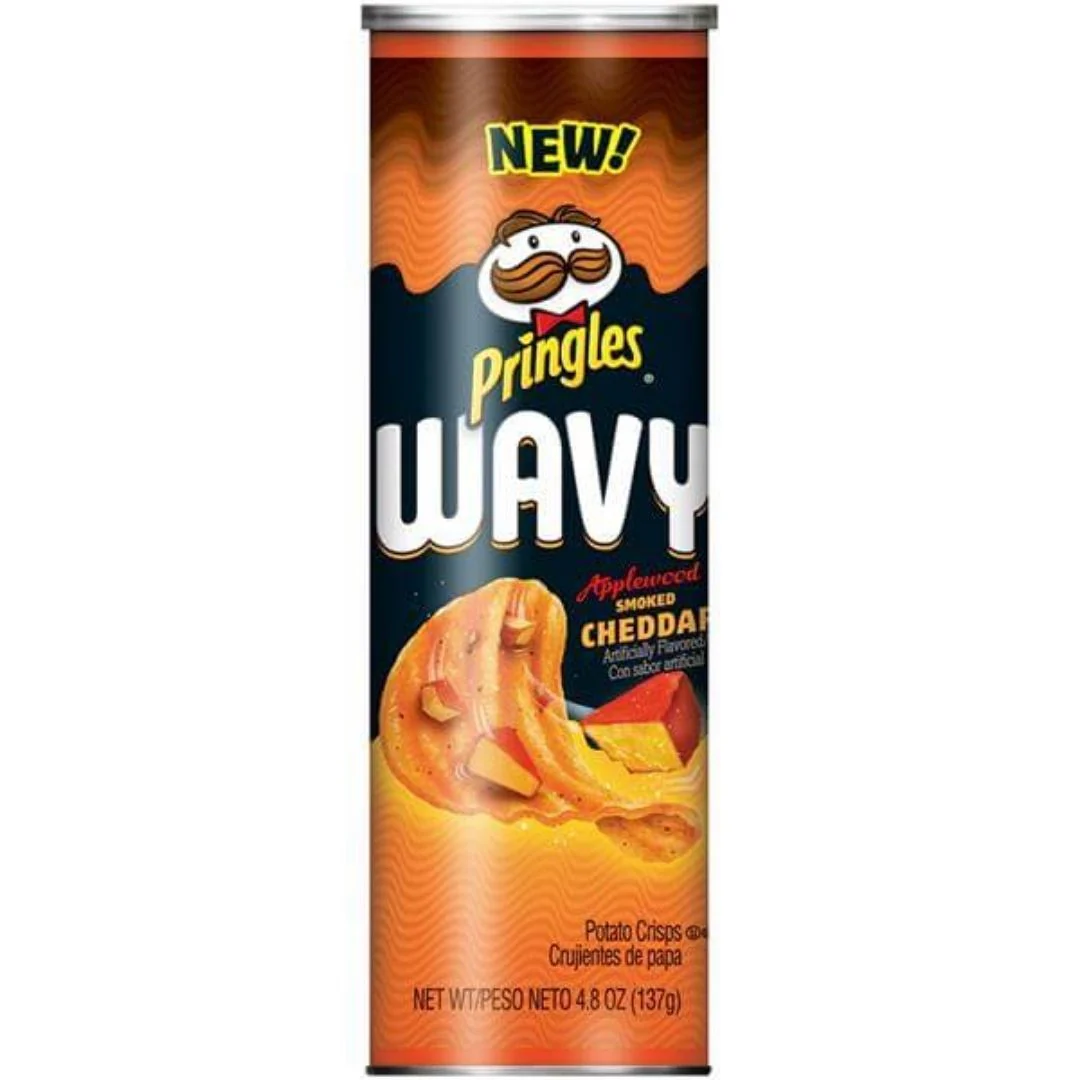 Pringles Wavy Smoked Cheddar, patatine al cheddar affumicato da 137g